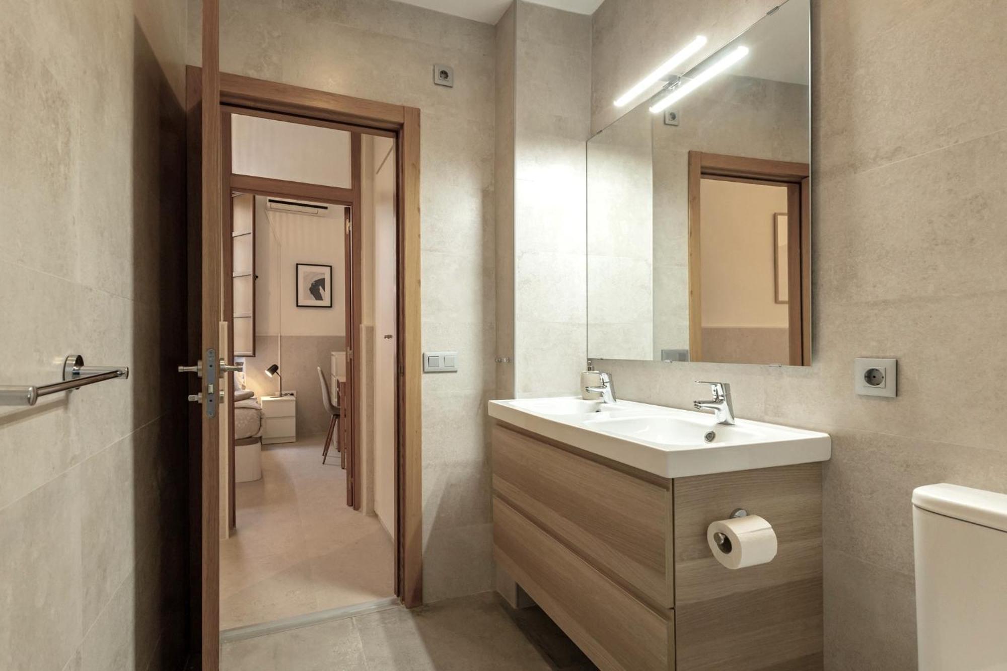 Modern Spacious Apartment Central Of Siviglia Esterno foto