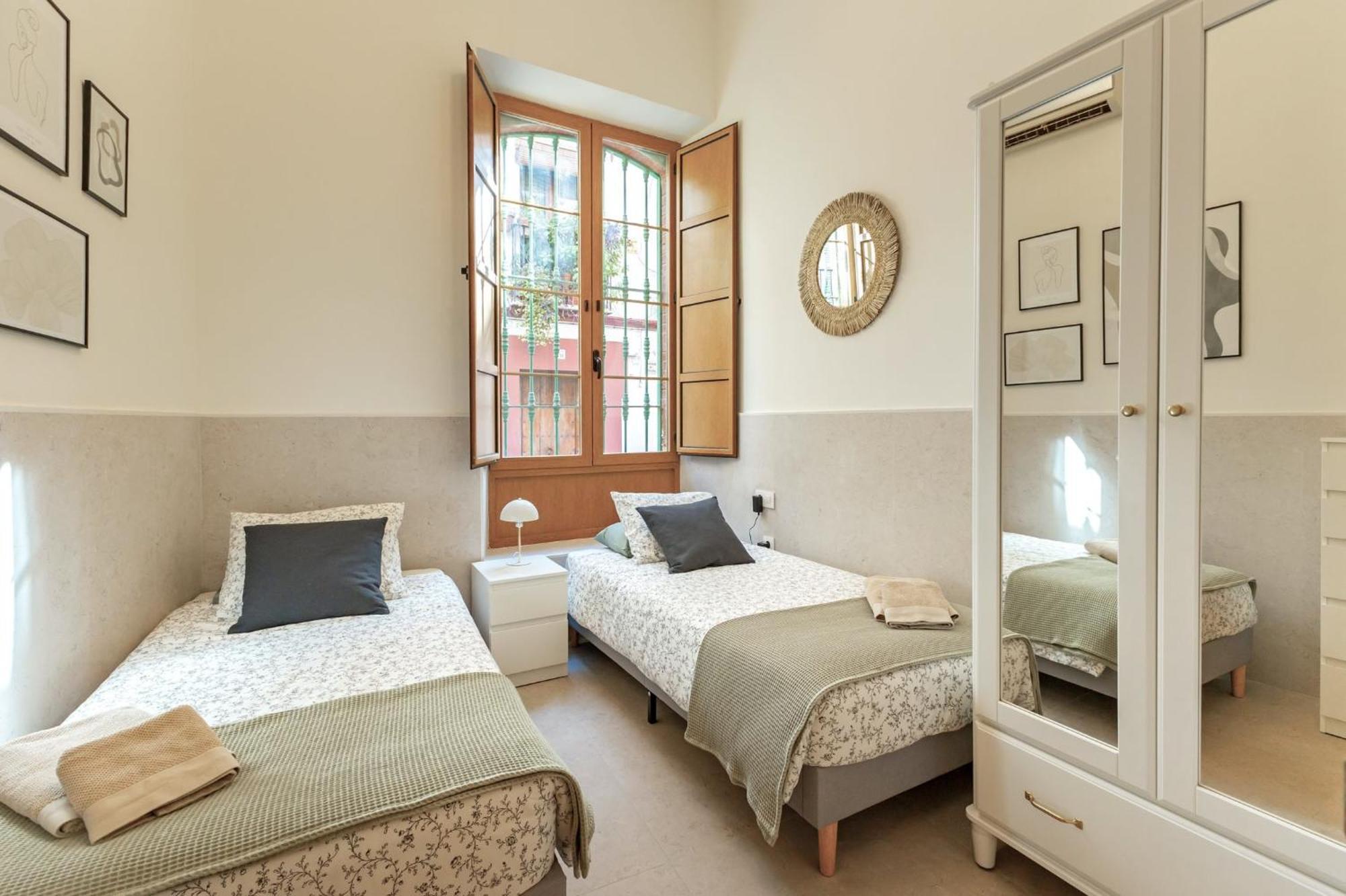 Modern Spacious Apartment Central Of Siviglia Esterno foto
