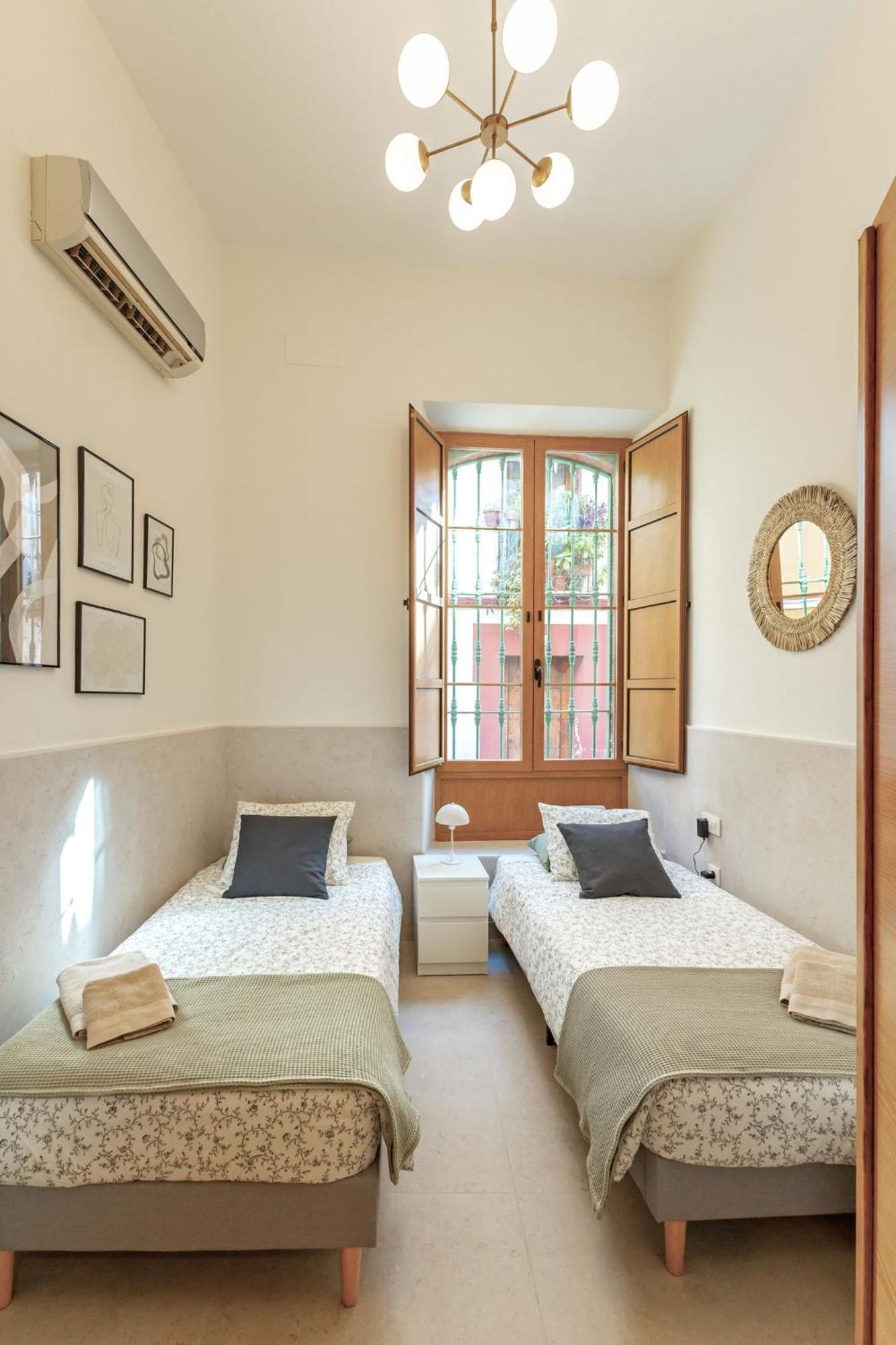 Modern Spacious Apartment Central Of Siviglia Esterno foto