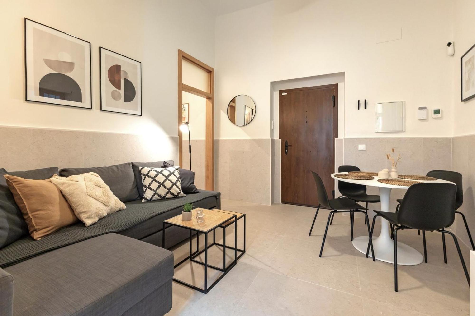 Modern Spacious Apartment Central Of Siviglia Esterno foto
